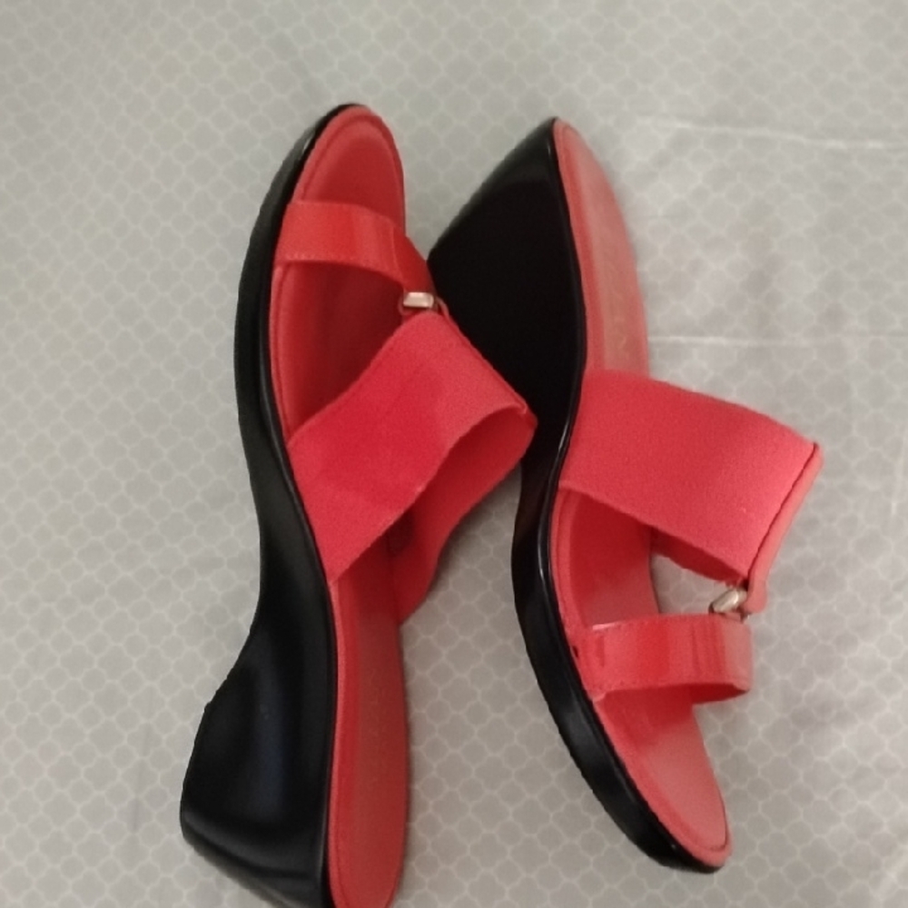 Women's Coral Sandals - Picture 7 of 7